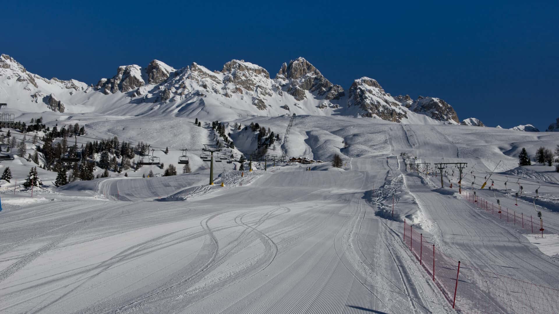 Turismo a passo San Pellegrino. Sci, snowboard, fondo e ciaspolate