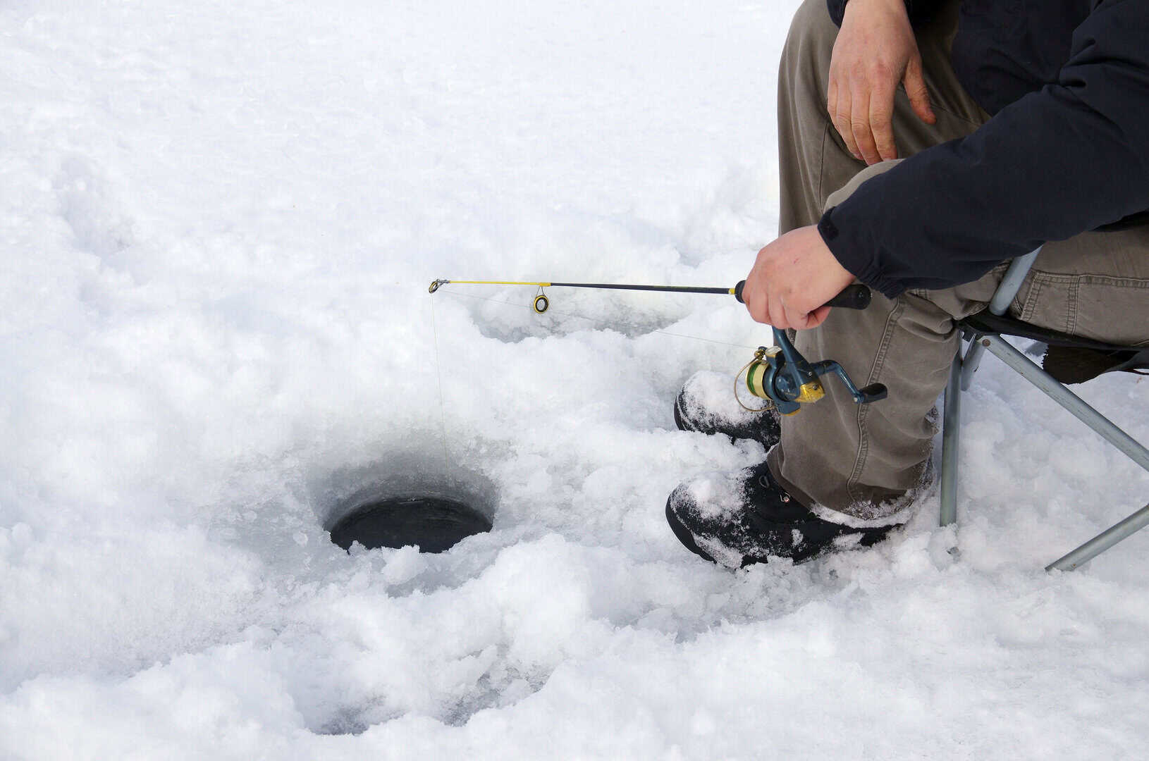 Esperienza unica di pesca sul ghiaccio a Rovaniemi. Turismo in clima gelido