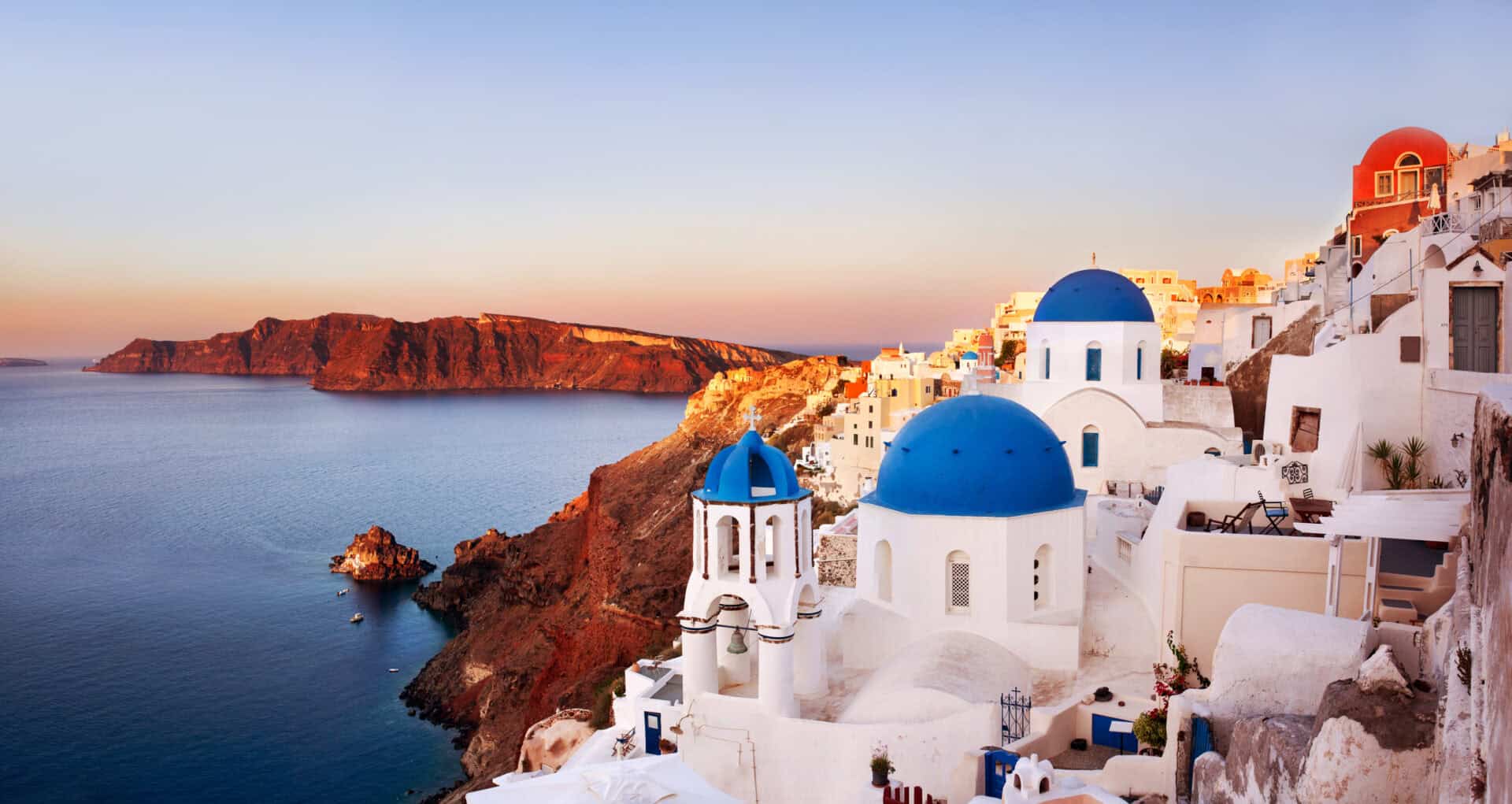Turismo invernale a Santorini. Tra paesaggi iconici e gastronomia mediterranea