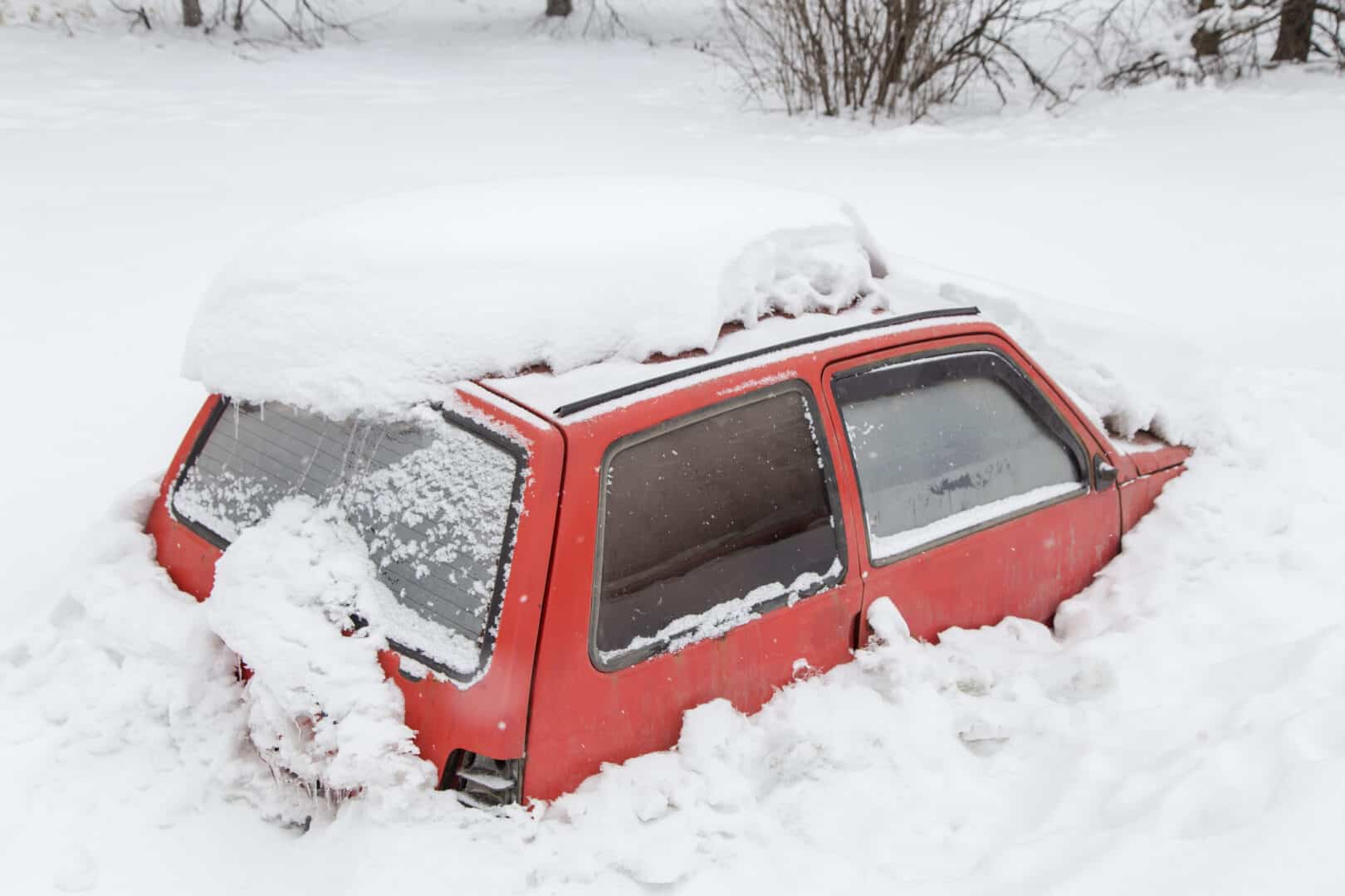 Effetto igloo: come un uomo svedese sopravvisse in un'auto sepolta dalla neve per 60 giorni