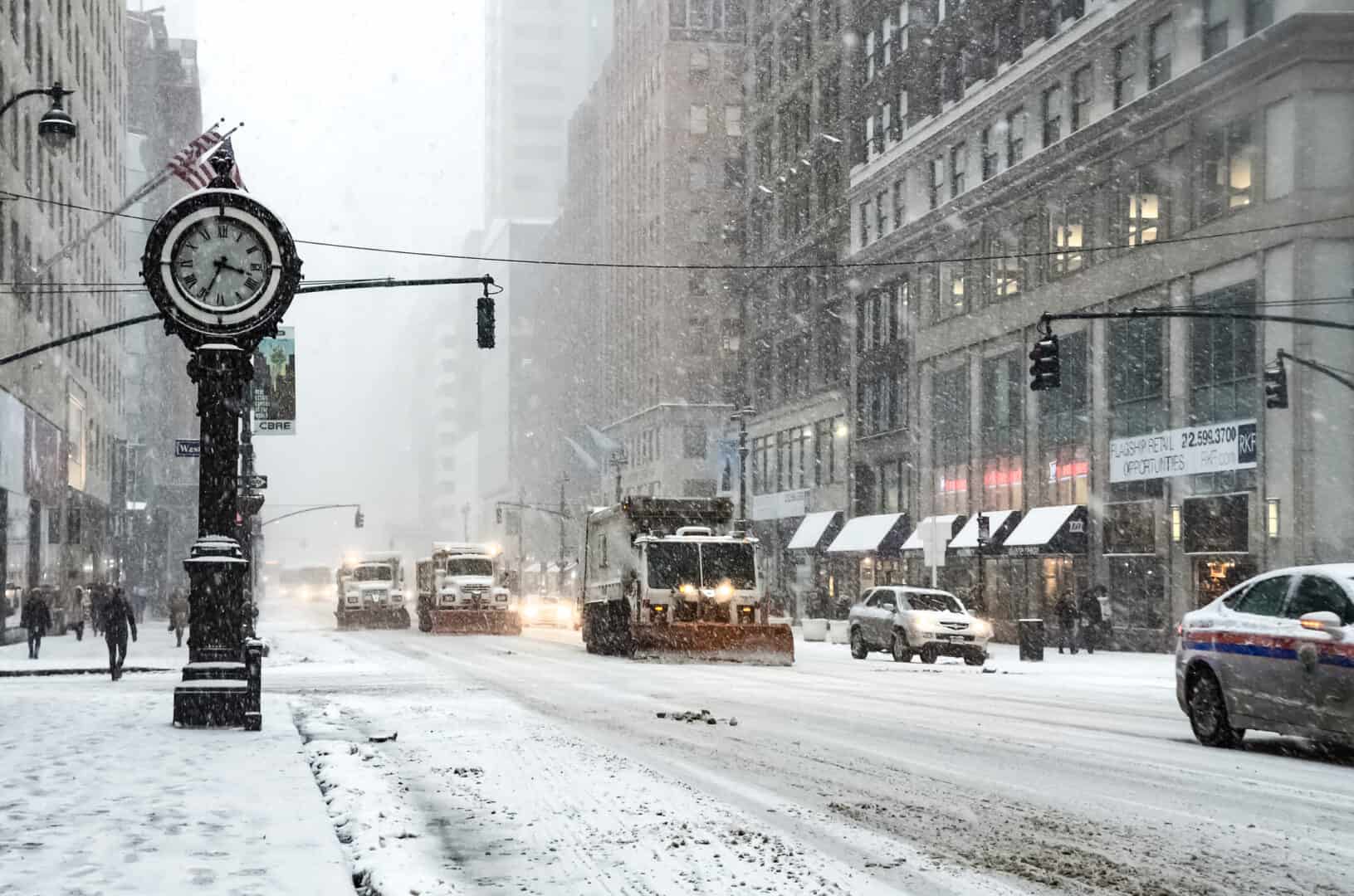 Inizio del 2025 negli USA: attese eccezionali nevicate, accumuli record nello stato di New York
