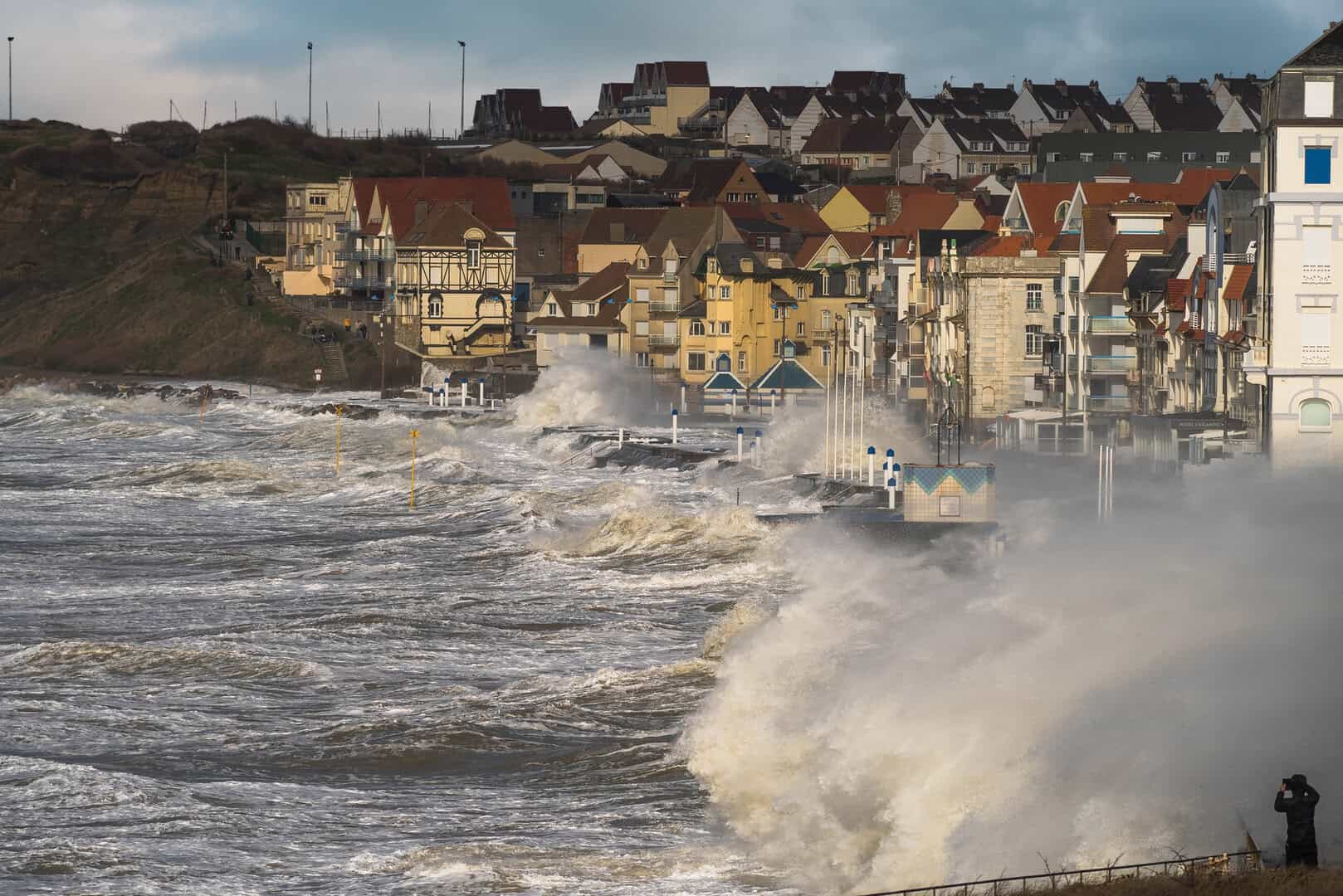 La tempesta Darragh scuote anche la Francia, venti fino a 184 km/h, freddo e nevicate