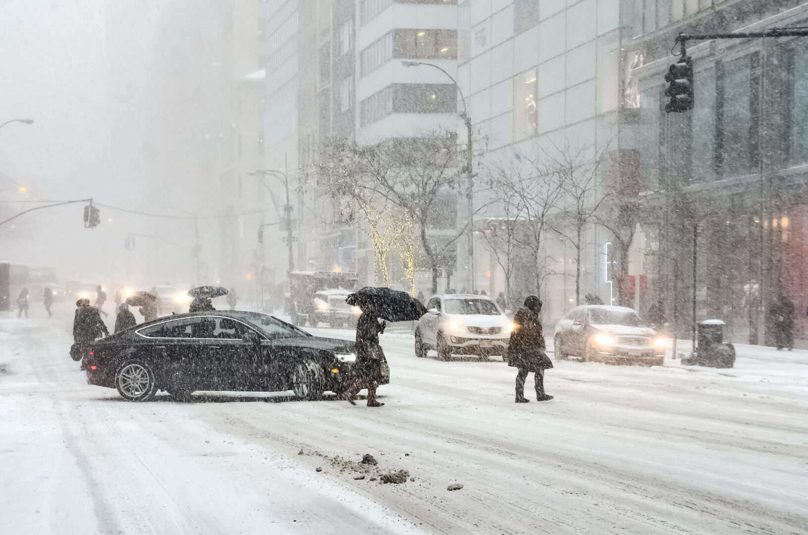 Tempesta invernale negli Stati Uniti: neve e venti forti colpiscono nove stati