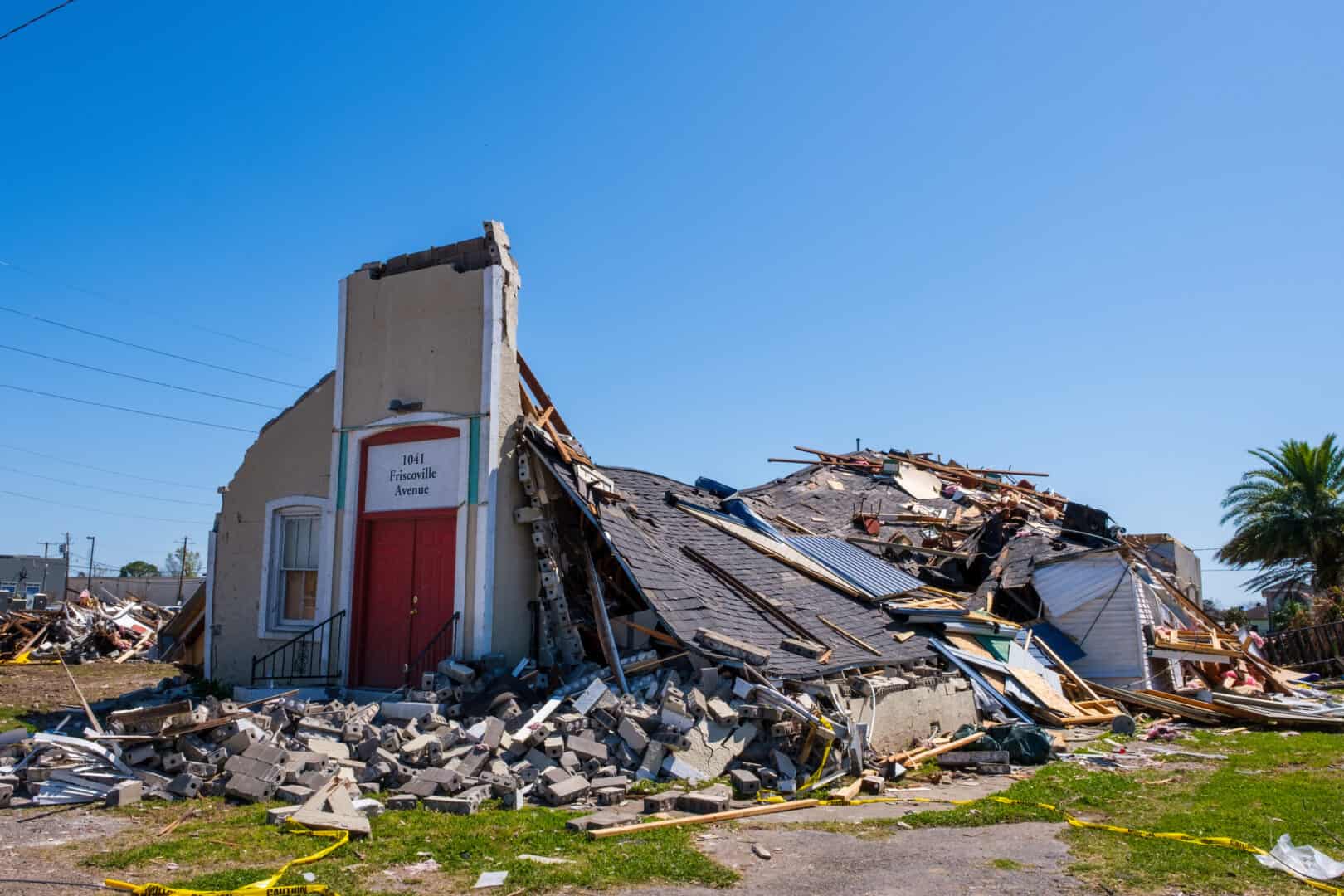 Ondata di tornado si abbatte nel Sud degli Stati Uniti: distrutta una chiesa per la seconda volta