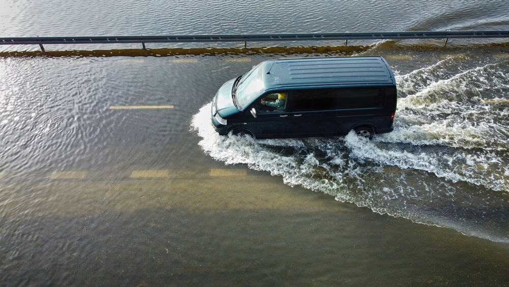 Meteo di oggi: pioggia intensa e fiumi a rischio