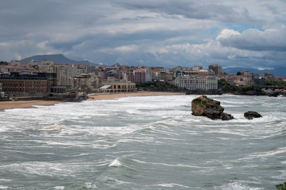 Meteo oggi: allerta gialla per venti forti in 57 dipartimenti della Francia