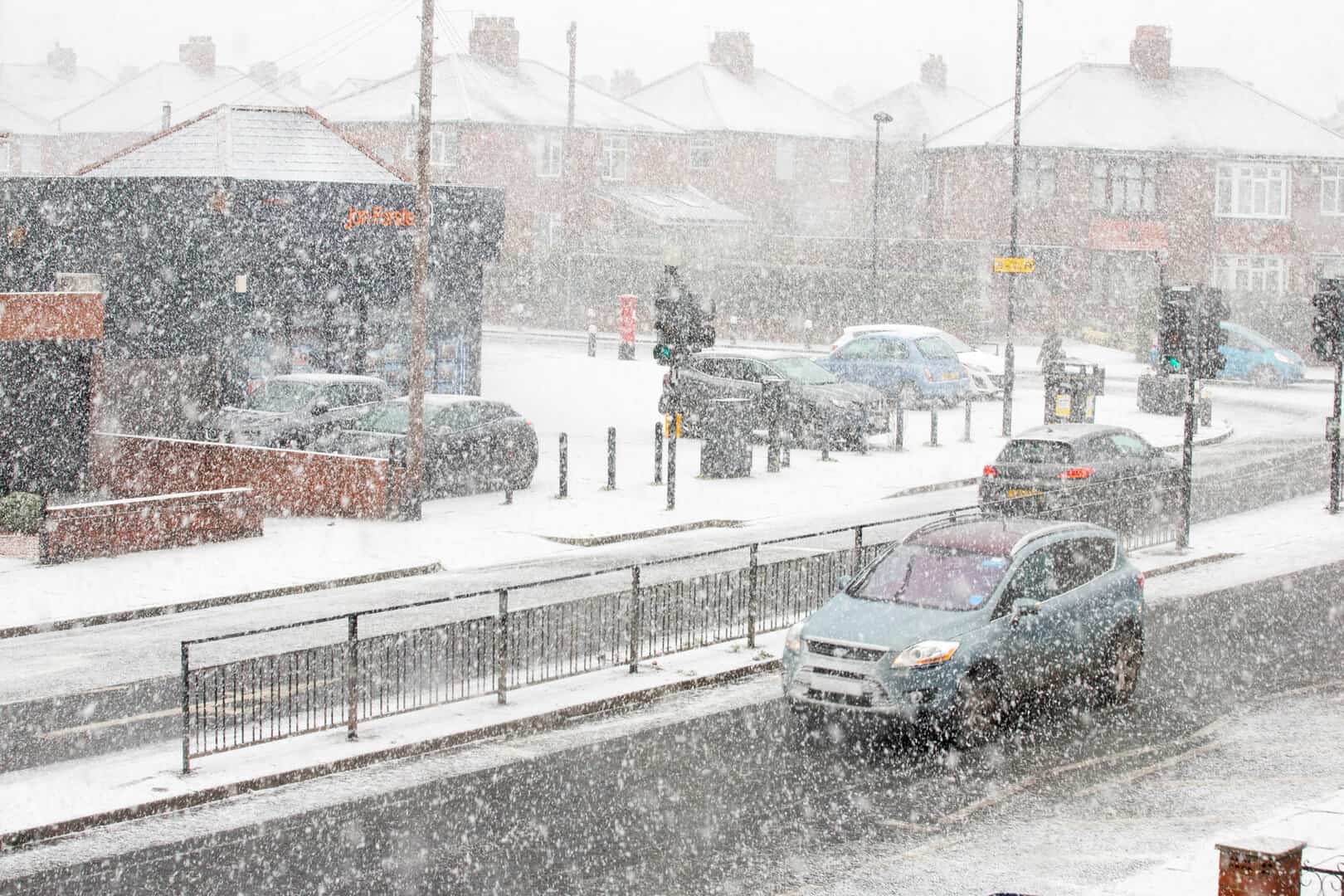 Meteo Regno Unito: tempesta di neve lunga 633 miglia minaccia quattro città inglesi