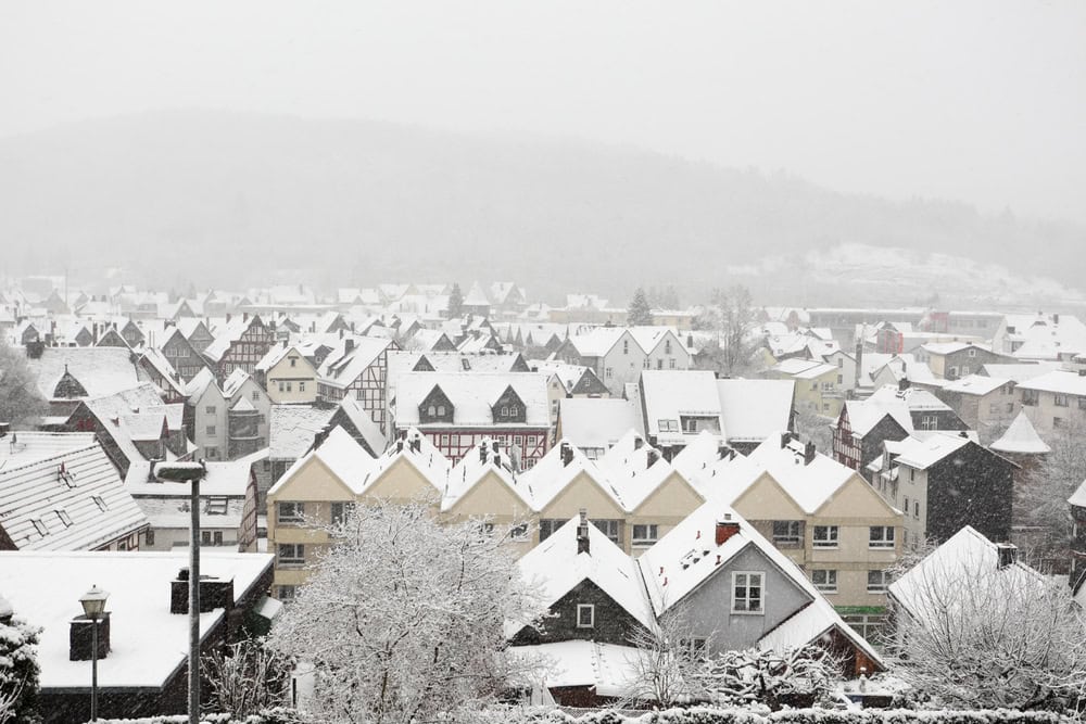 Meteo in Assia: neve e gelo solo in alta quota, mentre il resto del Land rimane sotto l’influenza di Hoch Beate