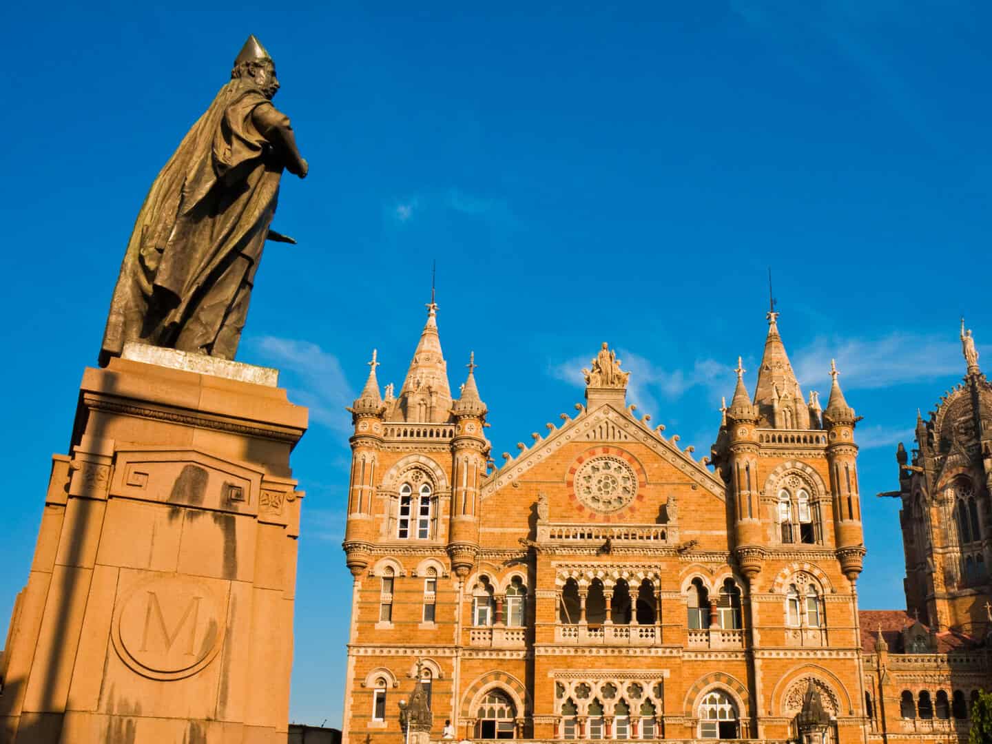 Turismo a Mumbai. Esplora la città tra cultura, mercati e architettura coloniale
