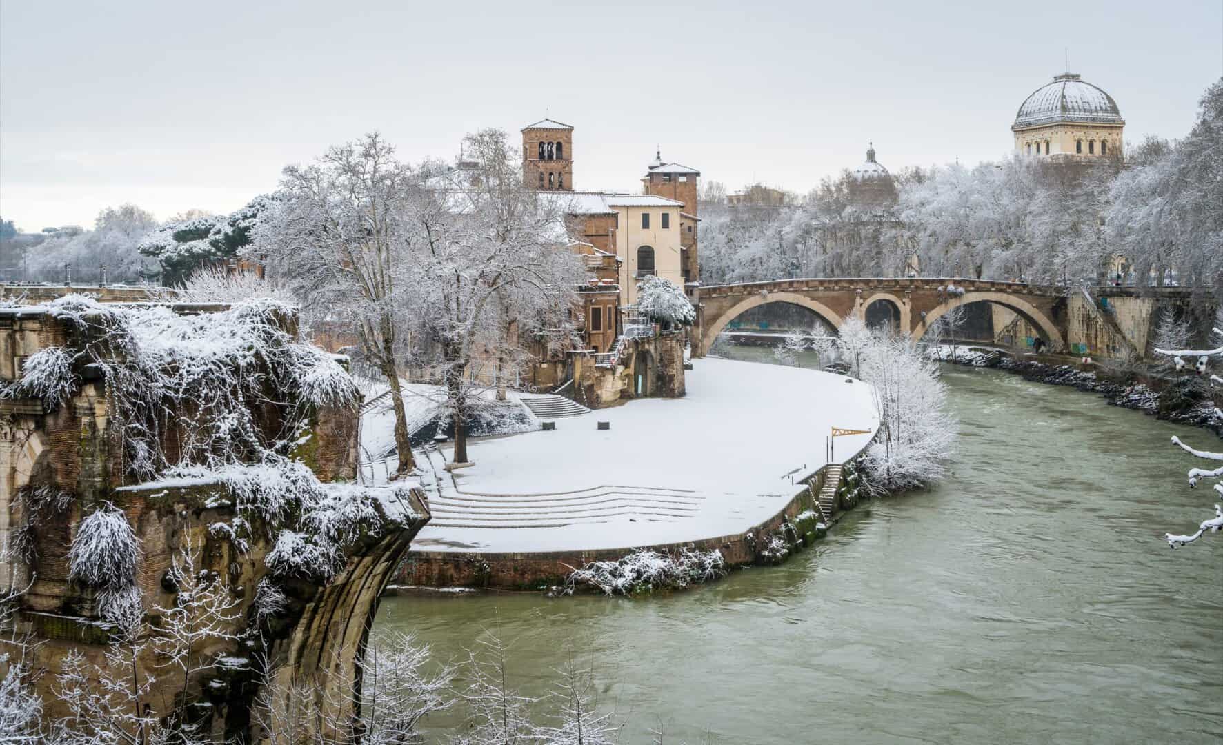 Una forte nevicata come mai vista a Roma, la cronaca