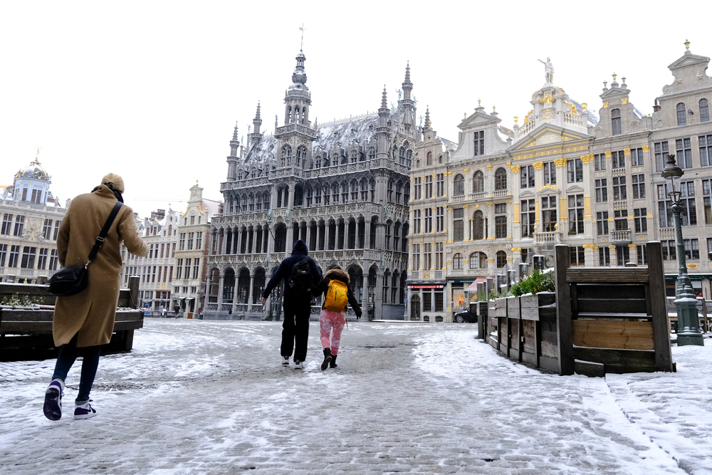 Meteo Belgio: neve imprevista paralizza il traffico, disagi e sorprese per i fiamminghi