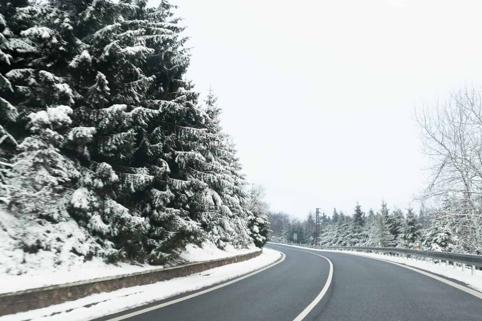 Meteo Bulgaria: freddo polare e codice arancione per metà del paese domenica, gelo intenso e nevicate abbondanti
