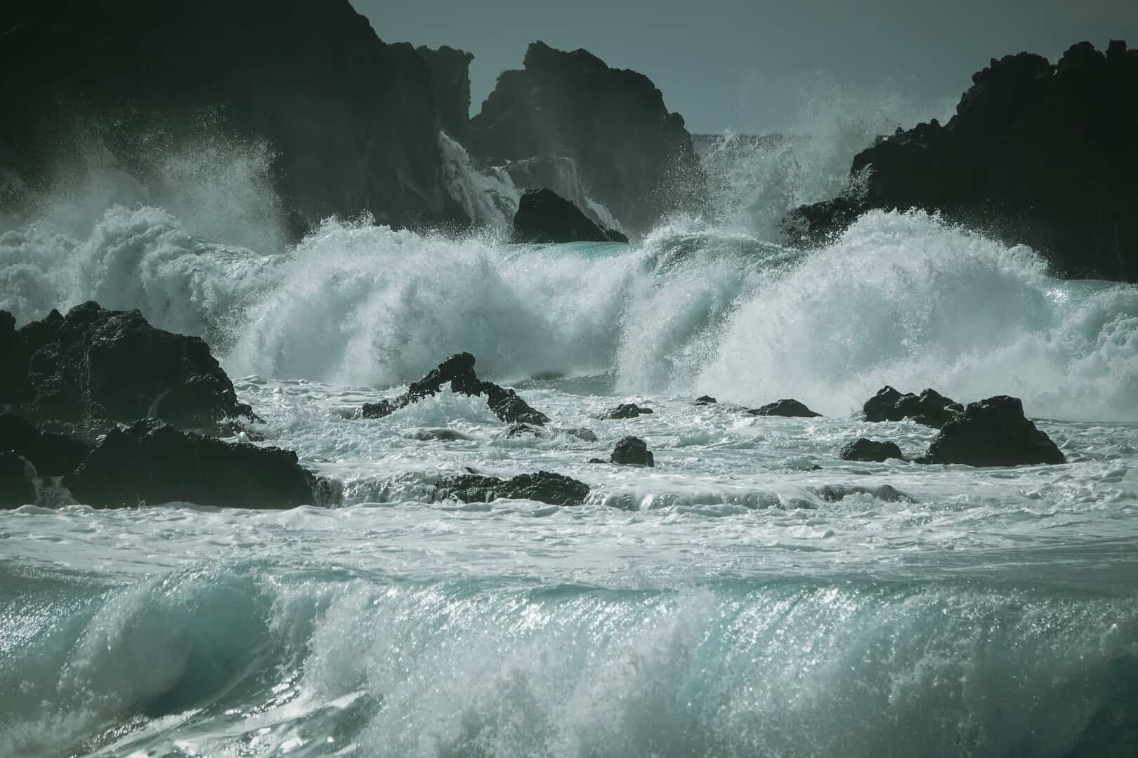 Meteo Isole Canarie: allerta per onde alte e vento forte, turisti avvisati