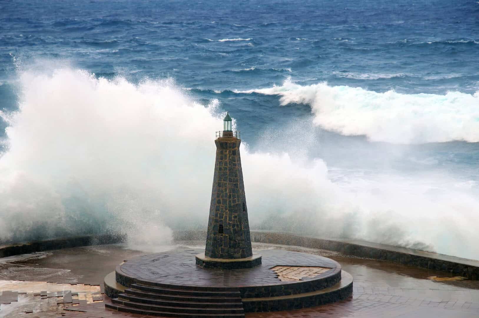 Meteo Canarie: in arrivo una burrasca atlantica con onde giganti, piogge e venti forti