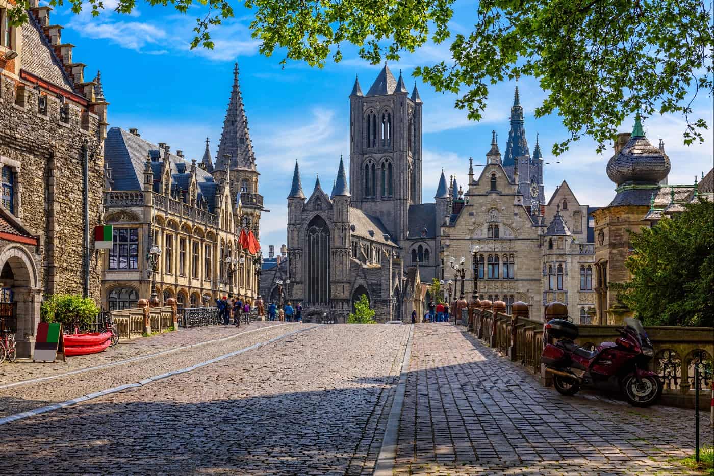 Turismo a Gand, Belgio: canali, castelli e sapori. Atmosfera umida e pioggiosa