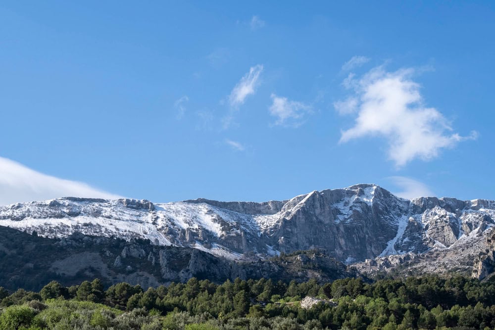 Meteo Aitana: la neve torna a imbiancare la catena montuosa di Alicante
