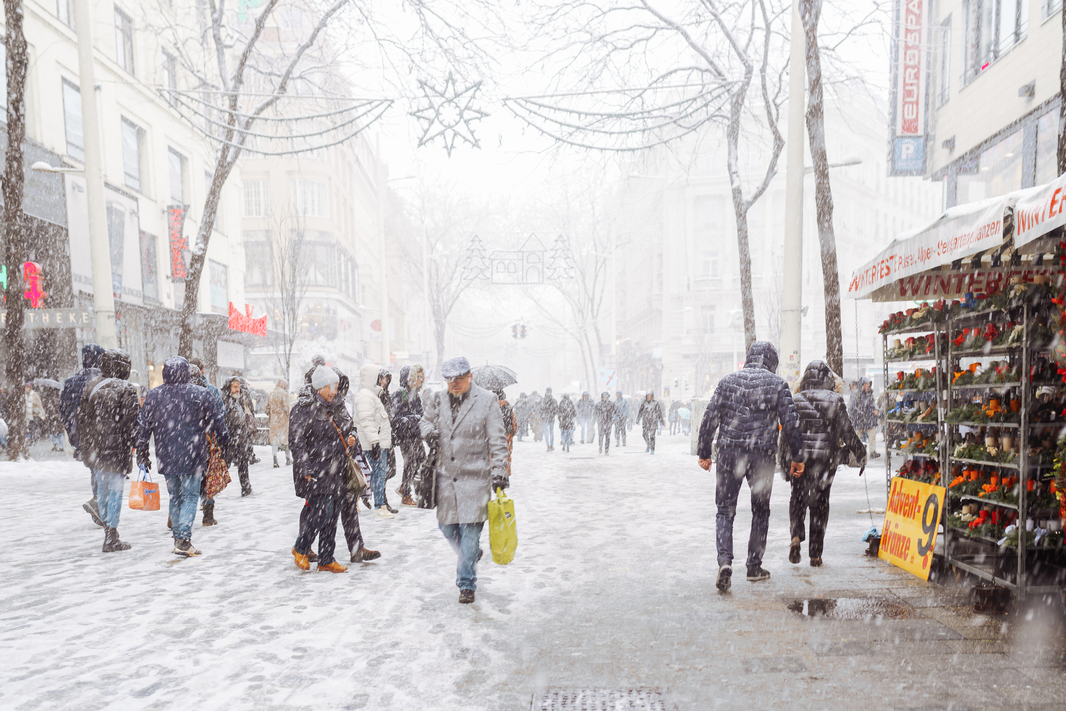 Meteo Vienna: gelo polare, neve e ghiaccio nero paralizzano la città. Traffico nel caos!