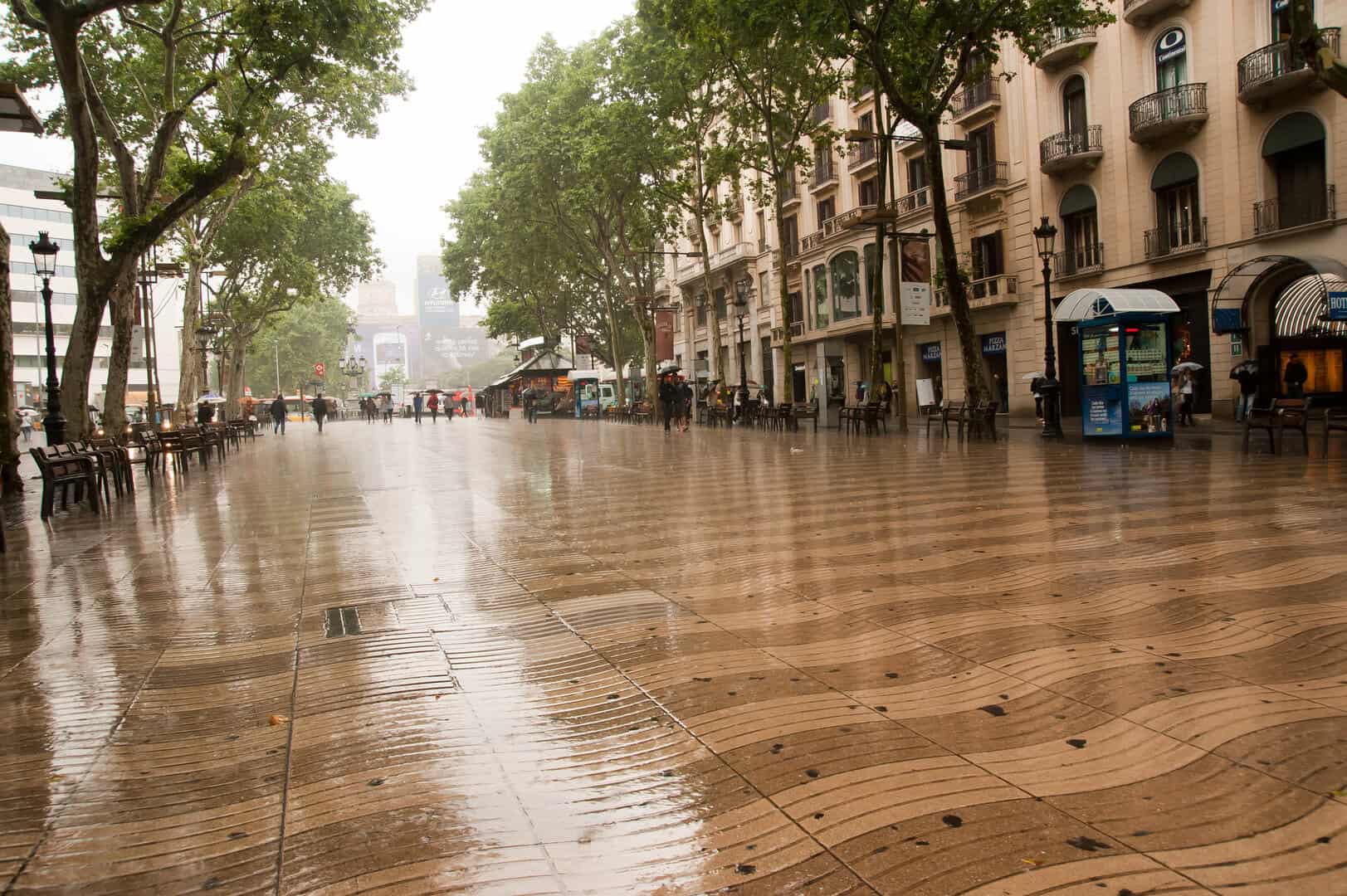 Meteo Catalogna: allerta meteo gialla a Barcellona per violenti temporali e grandine imminente
