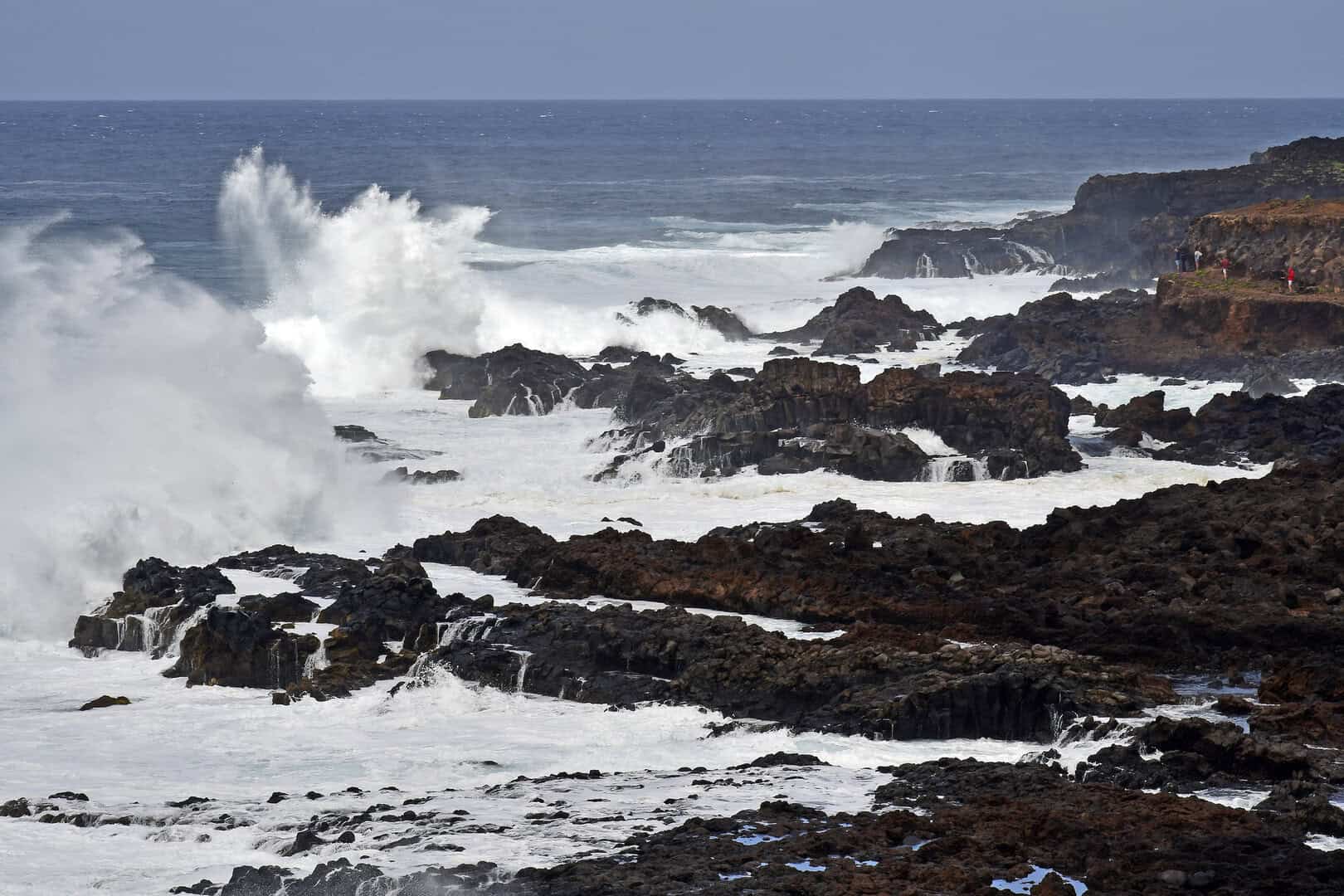 Meteo Canarie: onde fino a 12 metri e rischio inondazioni, allerta per fenomeni costieri