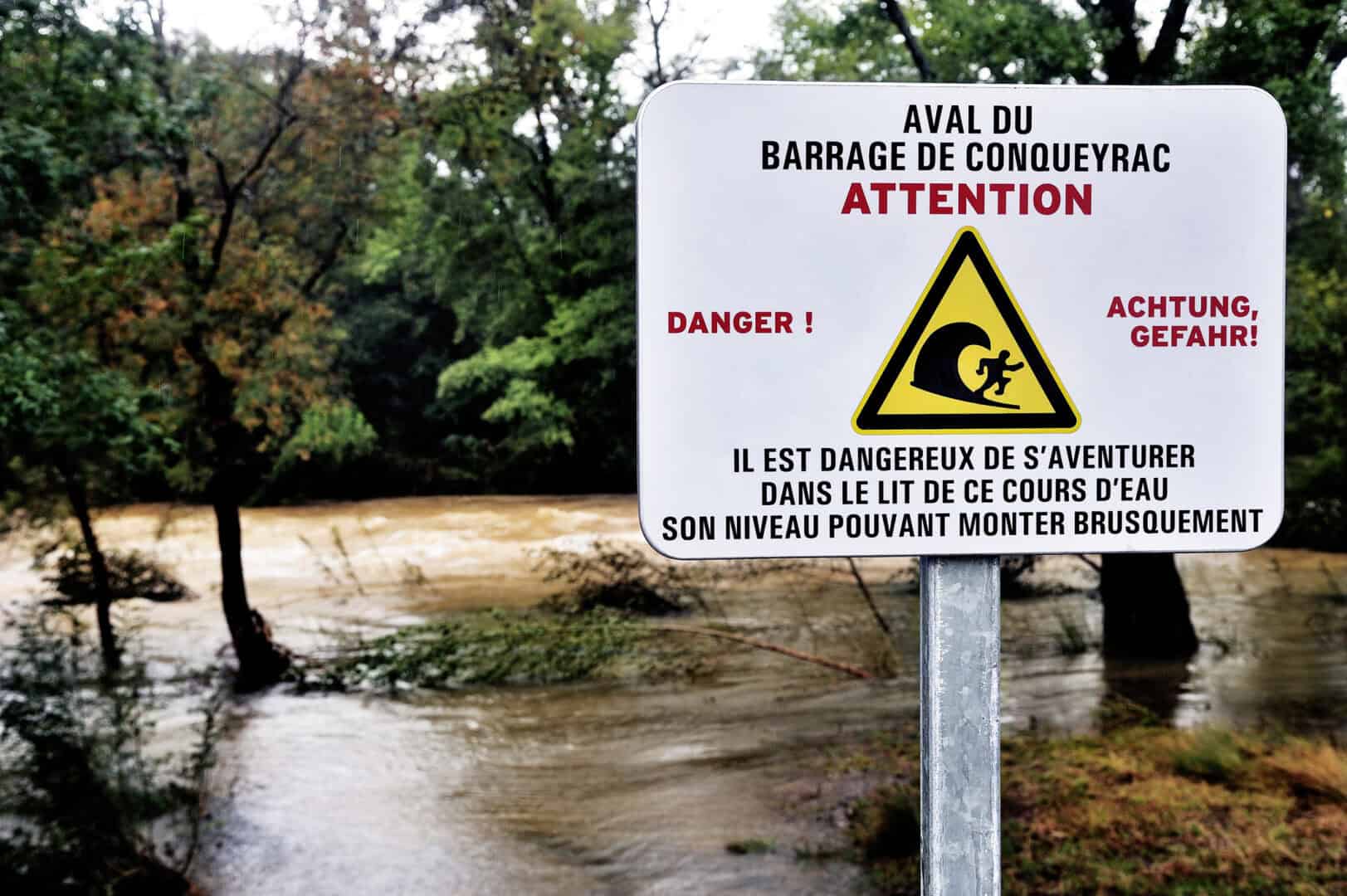 Meteo Francia: tempesta in arrivo con venti a 140 km/h e nubifragi violenti sulle Cévennes, allerta in 13 dipartimenti
