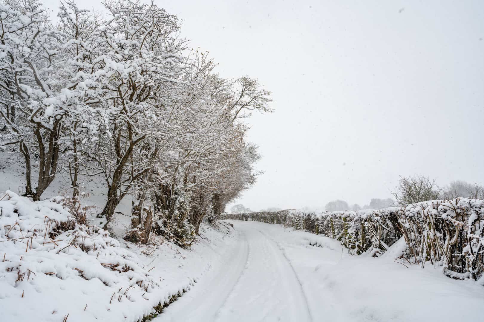 Meteo Regno Unito oggi: tempesta atlantica con neve e pioggia su Inghilterra e Galles
