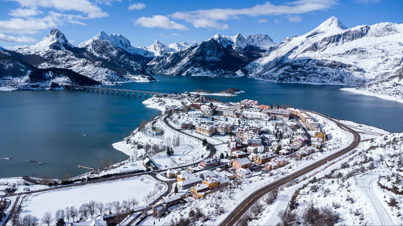 Meteo León: neve e gelo improvvisi portati dalla burrasca Martinho nella primavera spagnola