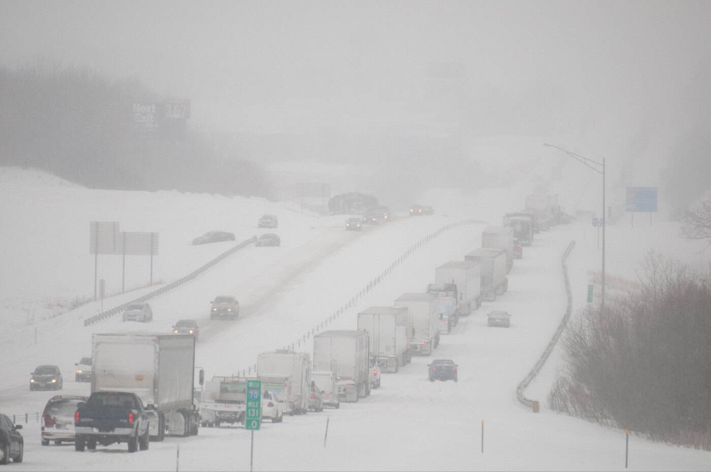 Meteo Usa: tempesta mostruosa scatena bufere di neve devastanti e tornado distruttivi nel Sud