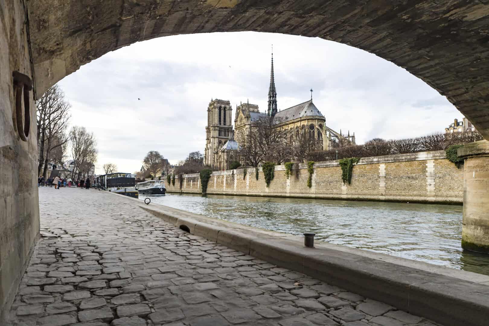 Viaggio in Francia. Scopri le passeggiate romantiche lungo la Senna