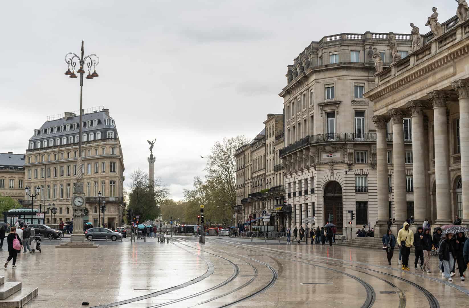 Meteo oggi: 22 dipartimenti della Francia sotto allerta gialla per temporali intensi e vento forte venerdì 21 marzo 2025