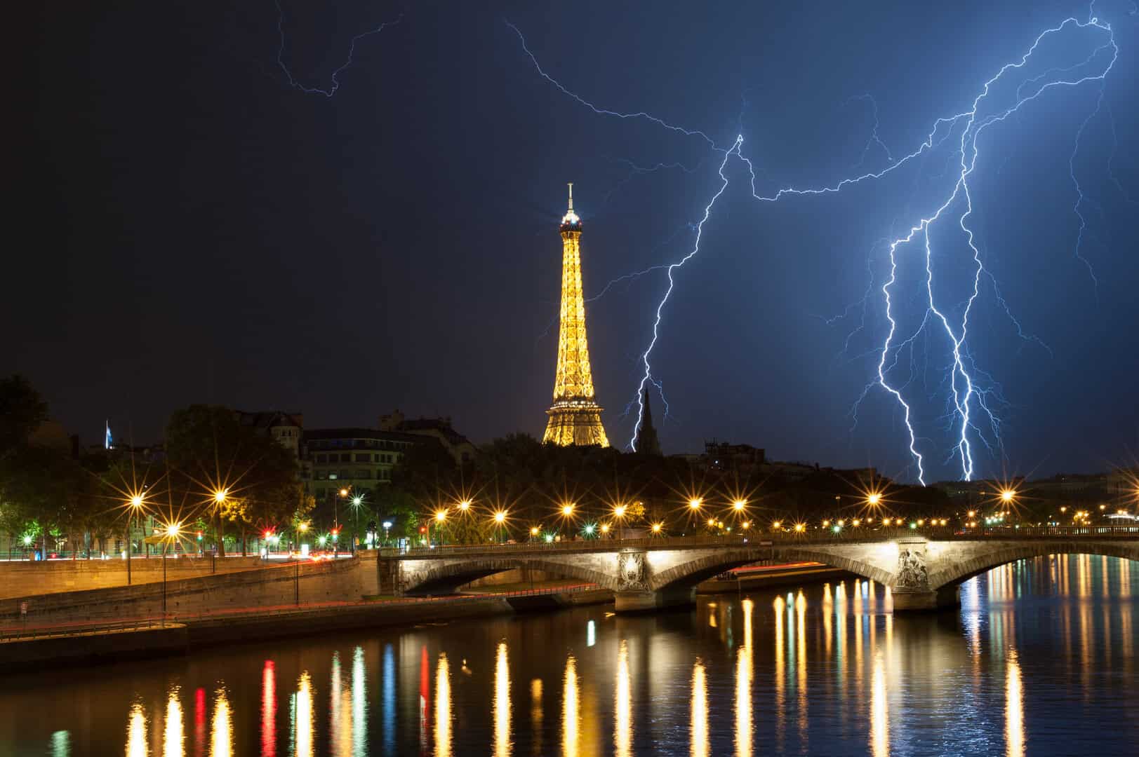 Meteo Francia: 24 dipartimenti in allerta gialla per temporali oggi
