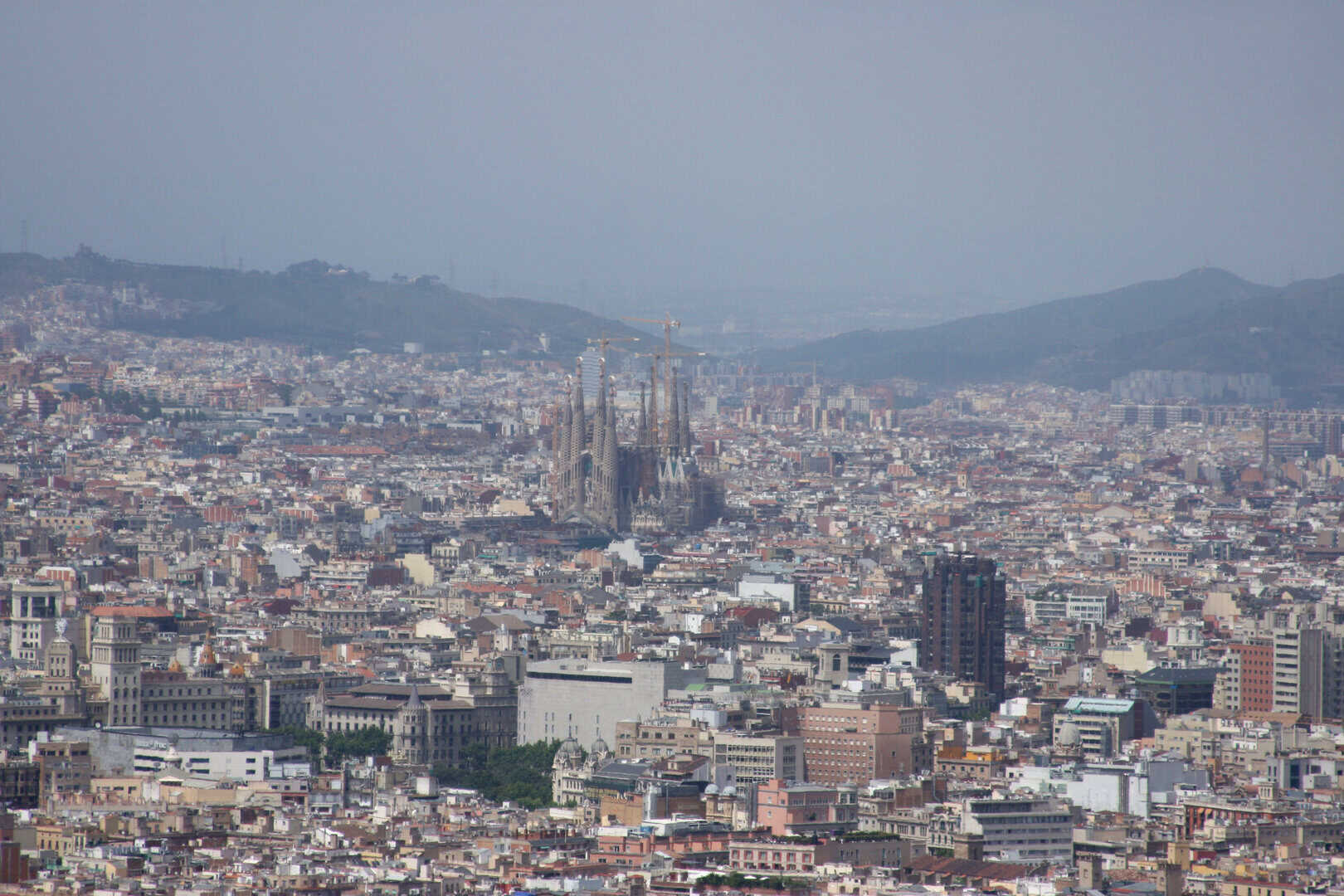 Meteo Barcellona: nubi protagoniste per la Diada di Sant Jordi