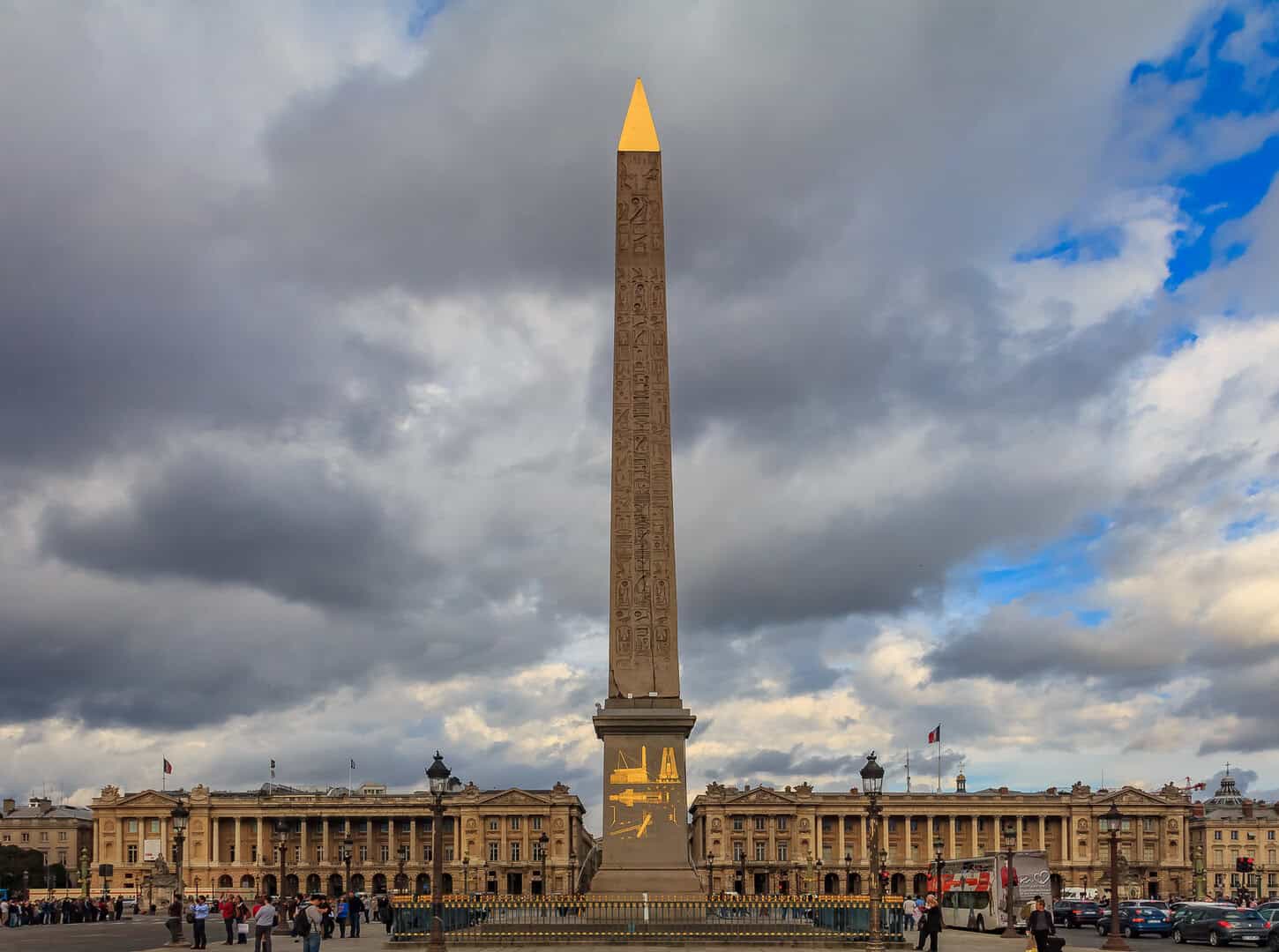 Messaggio segreto scoperto sull’obelisco di Luxor a Parigi