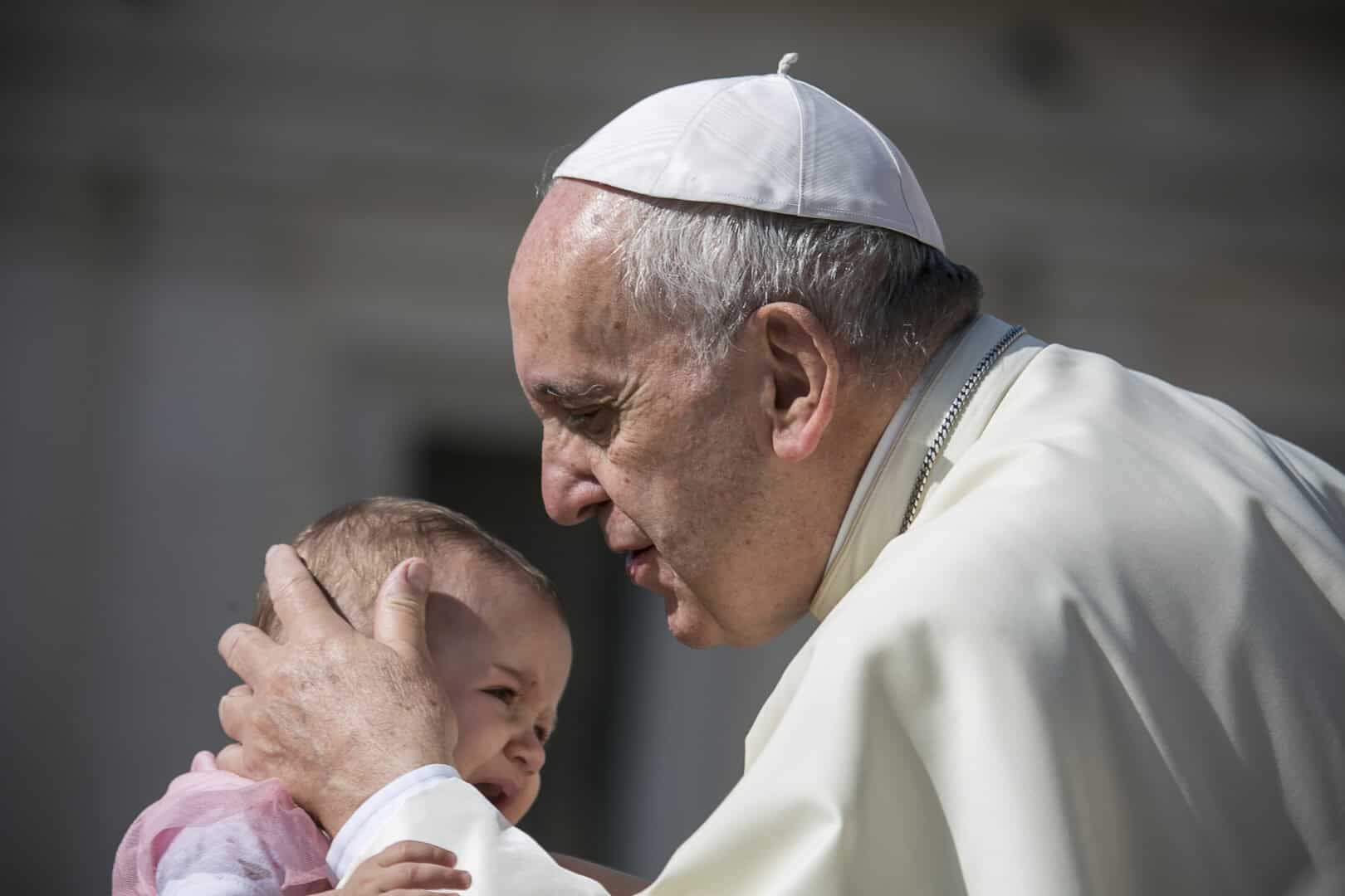 La morte di Papa Francesco e il richiamo simbolico a Giovanni Paolo II