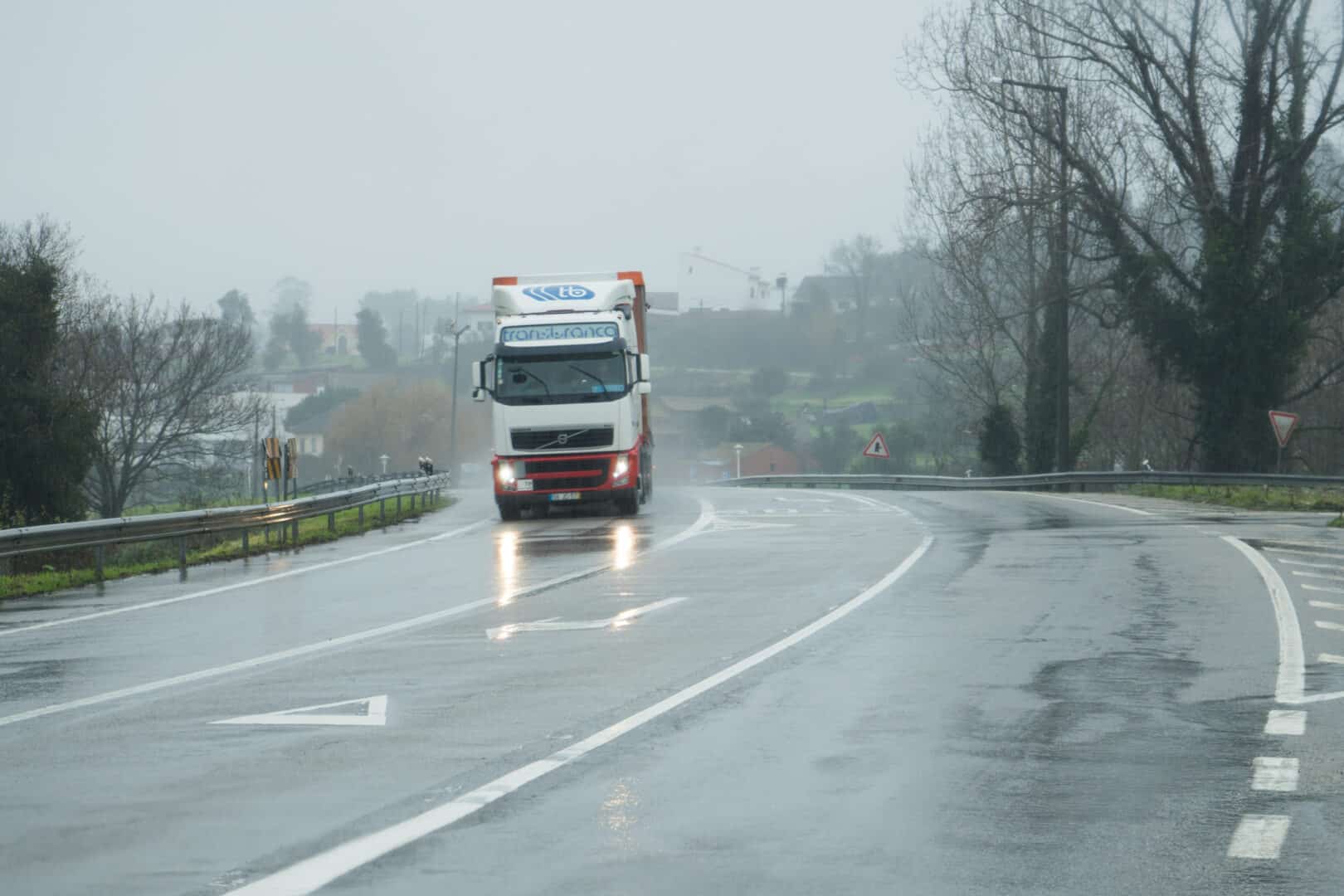Meteo Portogallo: piogge forti e temporali, allerta gialla in 16 distretti