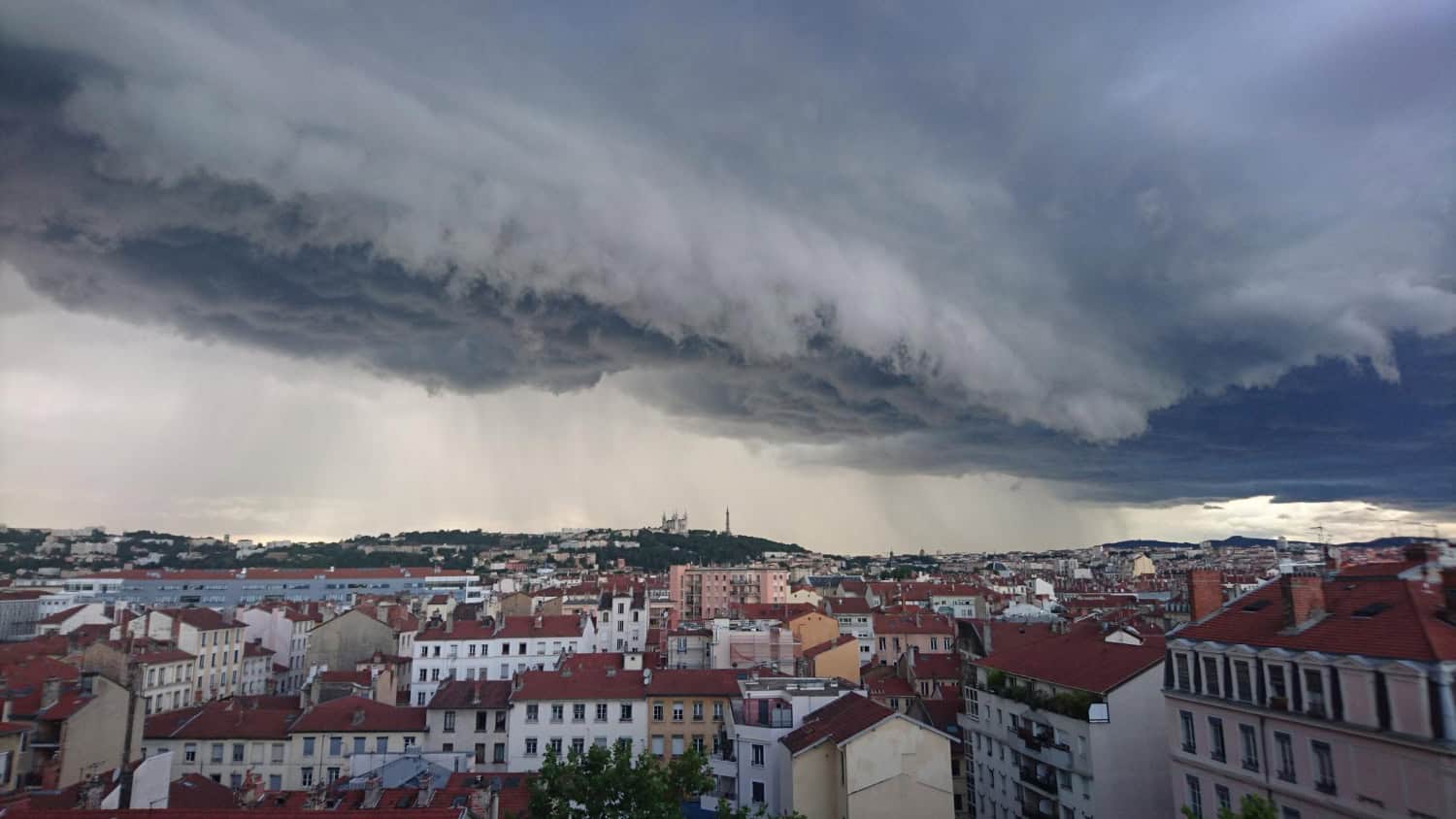 Meteo Barcellona: tornano temporali e grandine, attenzione dal pomeriggio
