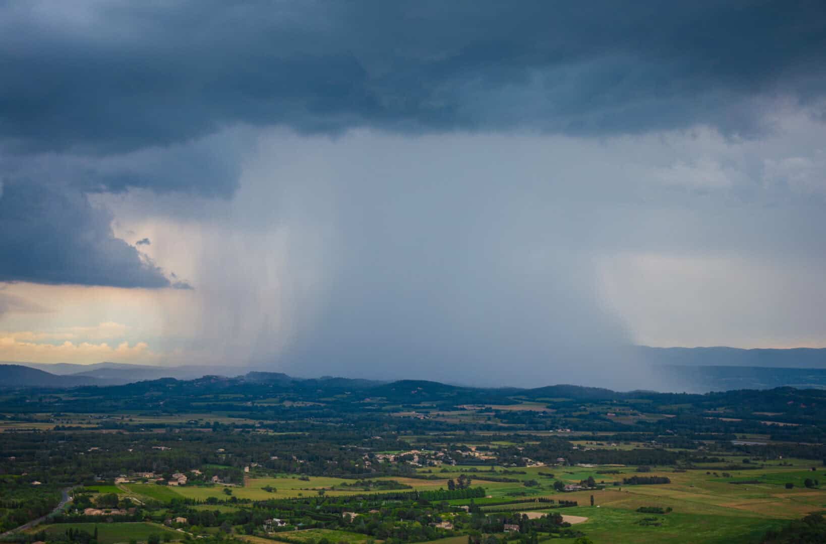 Meteo Prahova, romania: Cod galben di temporali durante la Pasqua