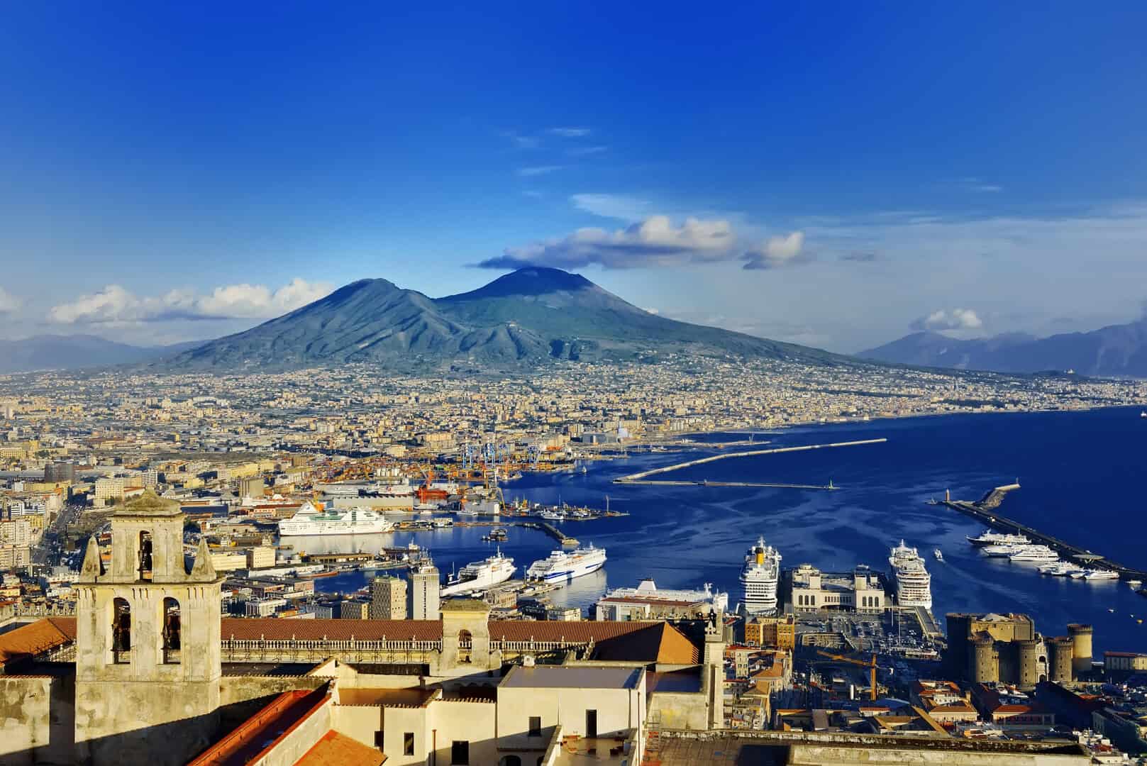 Meteo Napoli: sole e vento dominano fino a GIUGNO, solo due giornate instabili