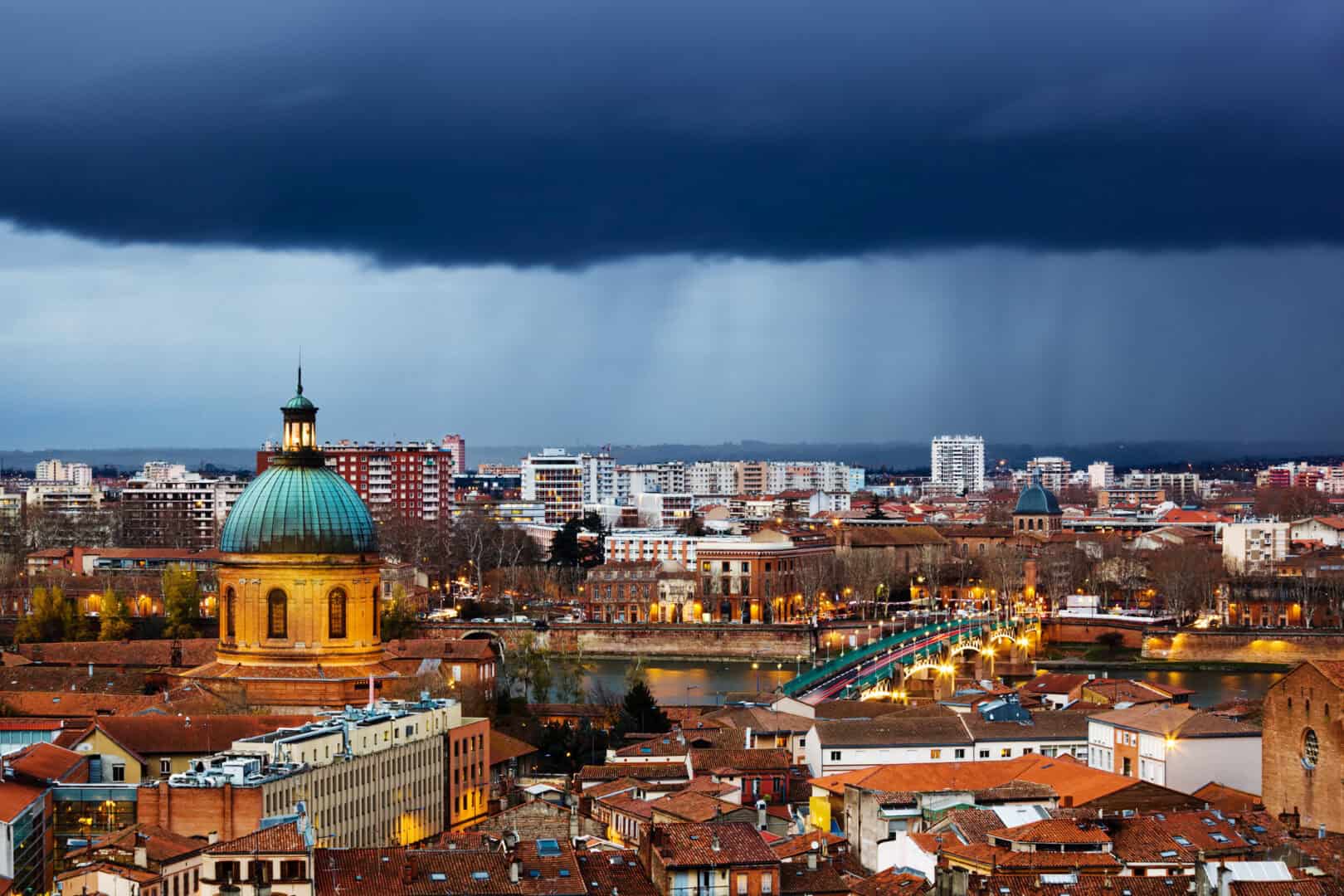 Meteo Francia: allerta gialla per piogge intense in 7 dipartimenti