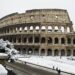 Neve su Roma ed il Colosseo. Immagini di repertorio.