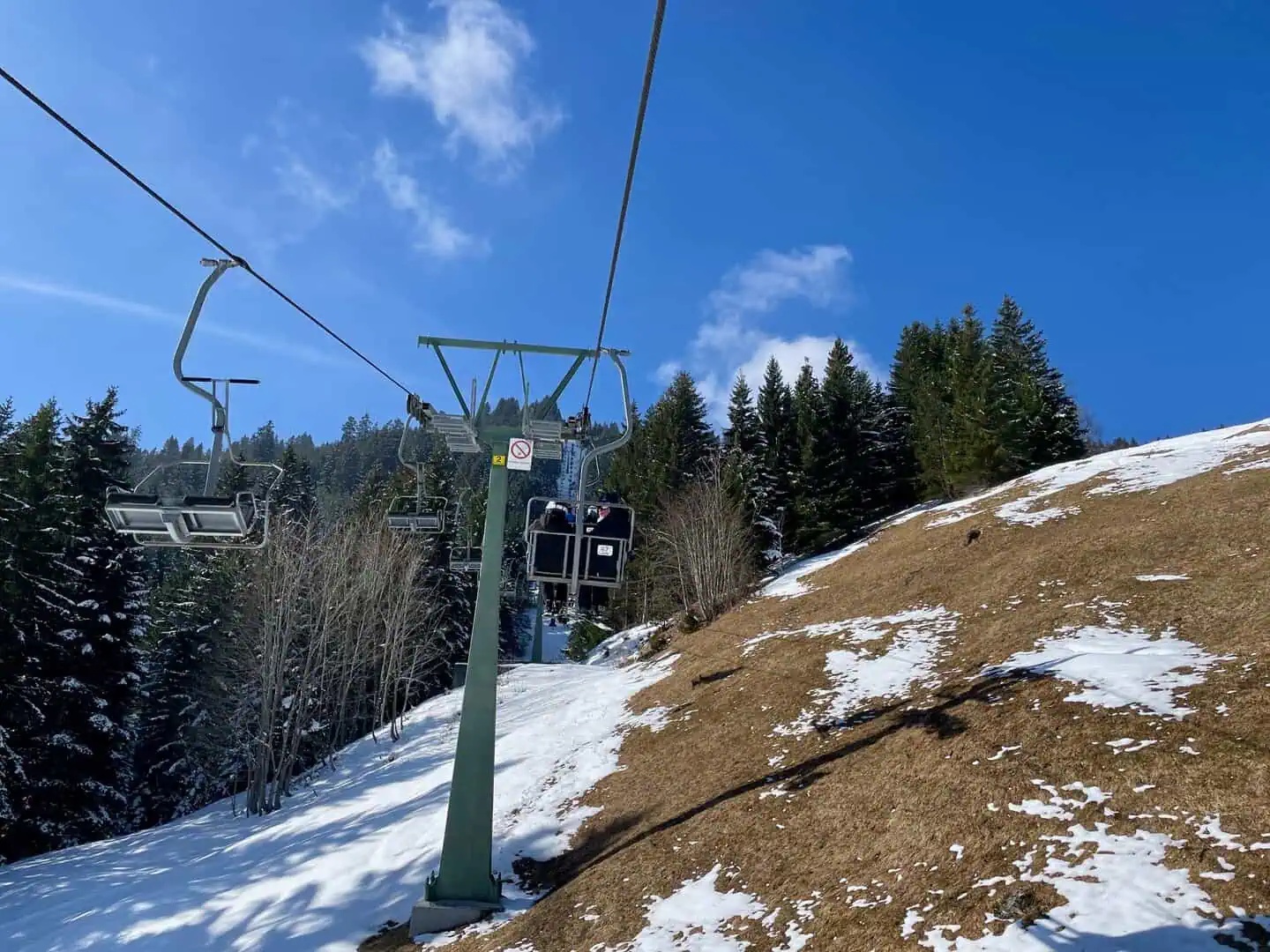 In montagna c'è sempre meno neve. Grande sofferenza Per quanto riguarda il paesaggio Alpino e gli sport invernali. Fonte immagine. ID 292838999 © MaleoPhotography | Dreamstime.com