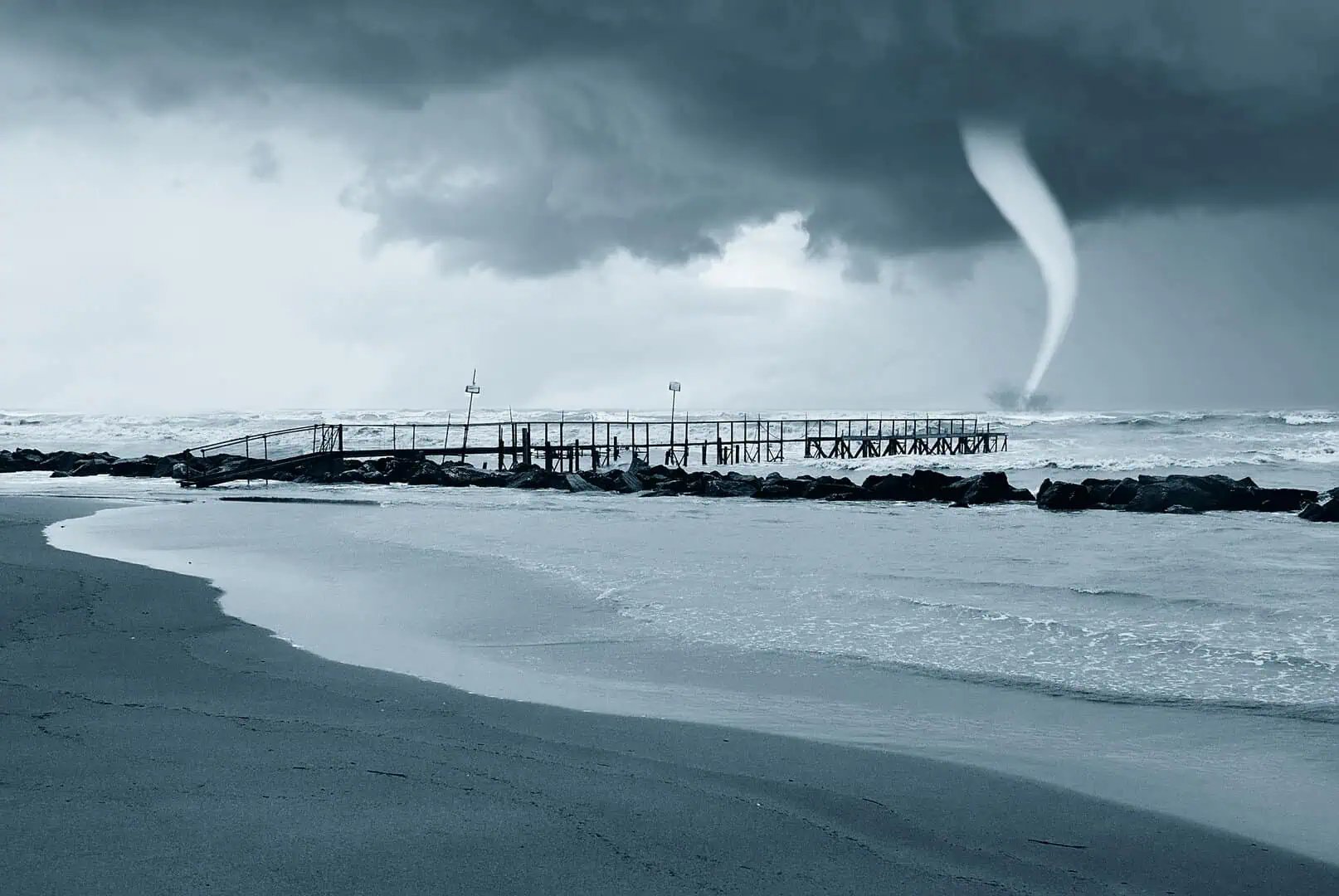 Così raro che già nel mese di marzo ci possono essere i primi deboli tornado. ID 22995797 © Fotolotti | Dreamstime.com
