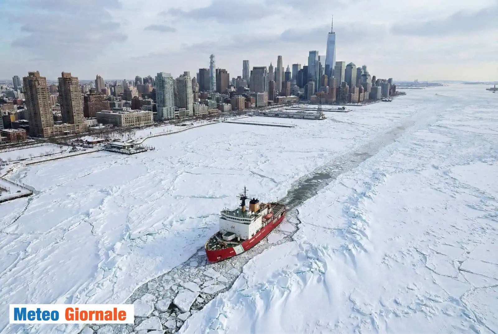 Husdon, il grande fiume di New York รจ ormai una banchisa di ghiaccio. Husdon, il grande fiume di New York รจ ormai una banchisa di ghiaccio.