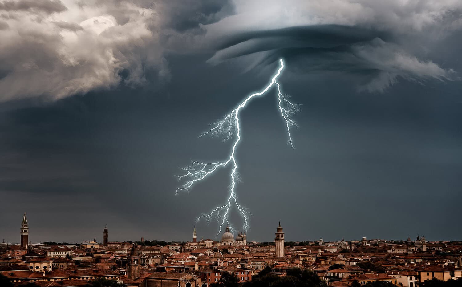 I temporali per oltre sei mesi in Val Padana smettono di succedere kj