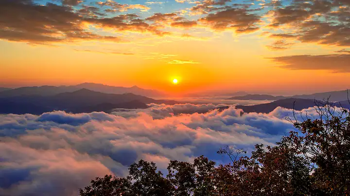 Tramonto sempre piu precoce in Autunno