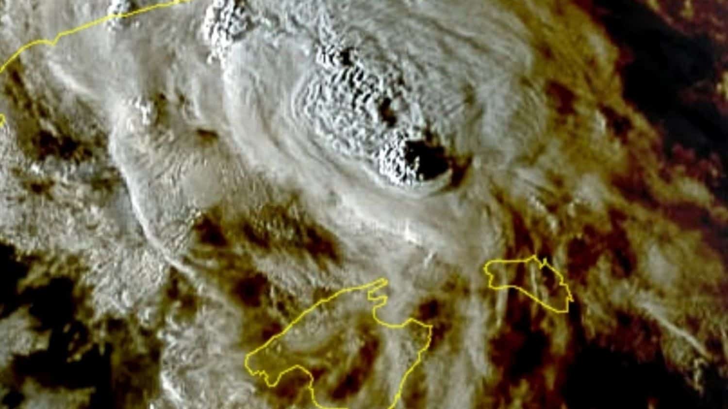 gigantesco cumulonembo visto dal satellite a nord delle Baleari ppl