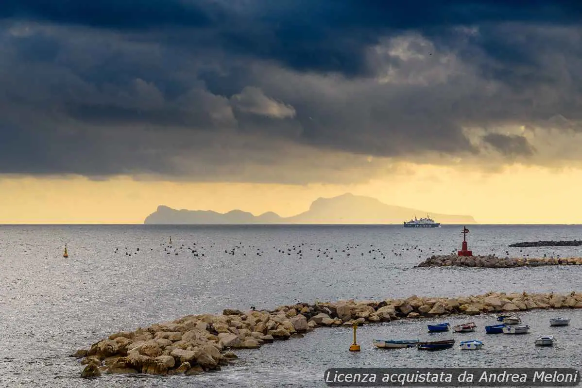 Meteo Napoli: oggi nuvoloso, domani schiarite e temperature in aumento