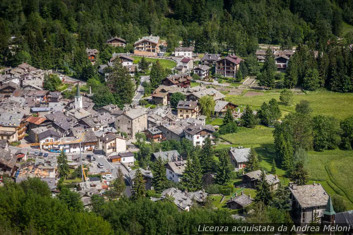 Meteo Aosta: nubi sparse e vento, poi schiarite e raffiche