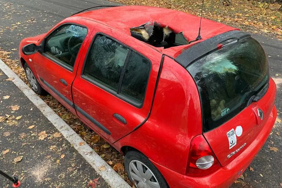 Meteorite in Francia cade su auto parcheggiata. Indagini