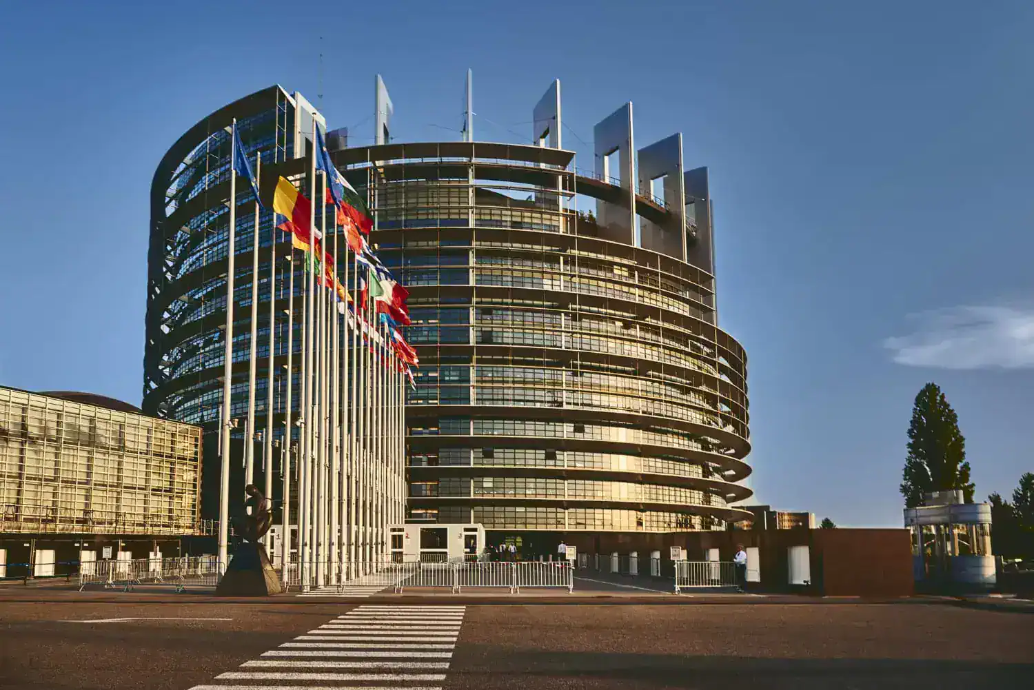 Draghi sottolinea l’importanza dei valori europei e chiede investimenti in difesa e clima