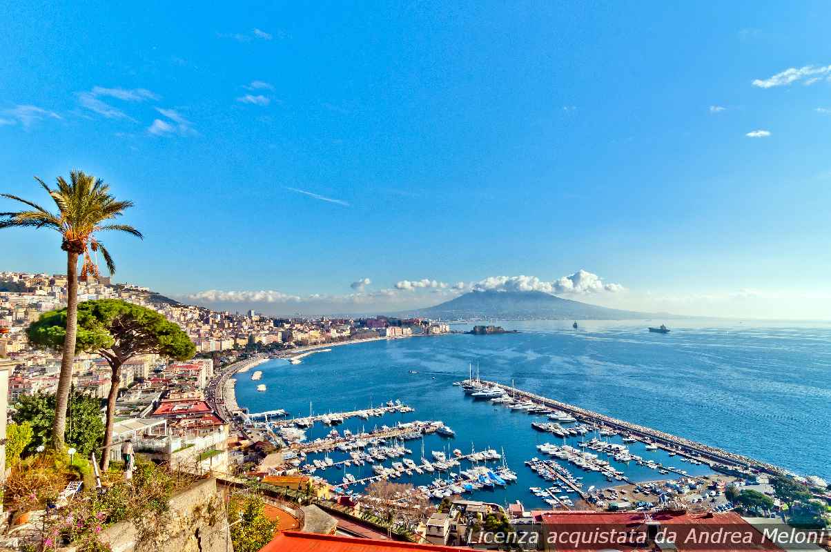 Meteo Napoli: pioggia e vento in arrivo, seguiti da schiarite e piovaschi intermittenti